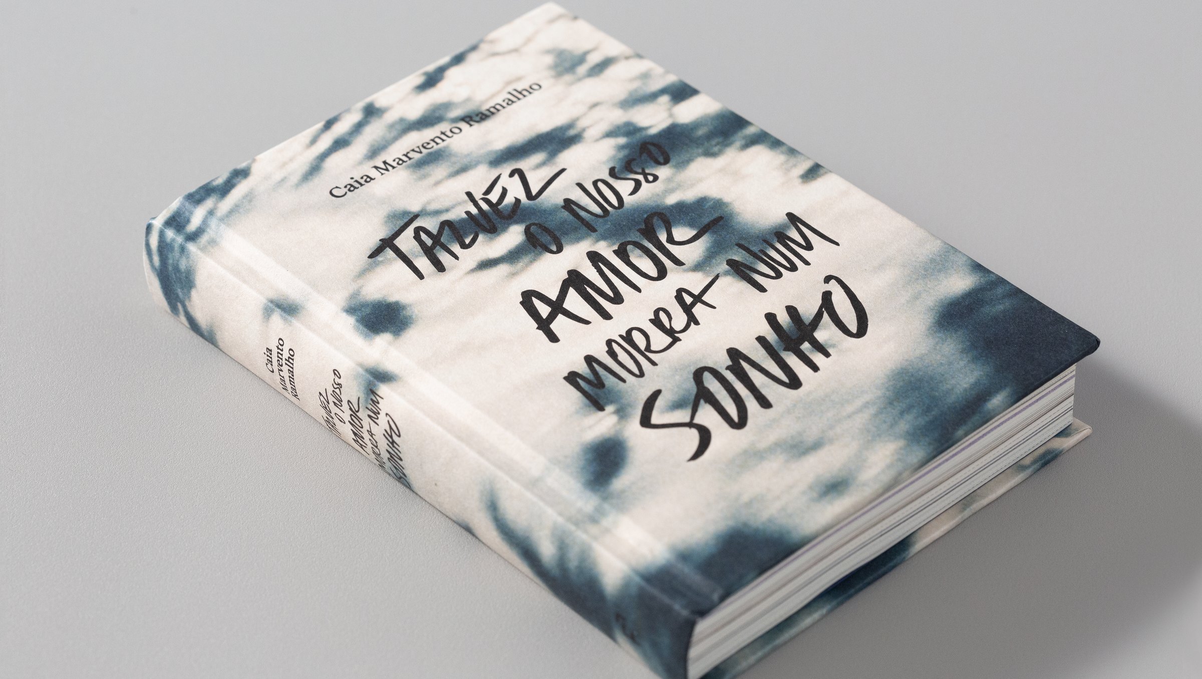 Livro Talvez o Nosso Amor Morra Num Sonho visto em perspectiva